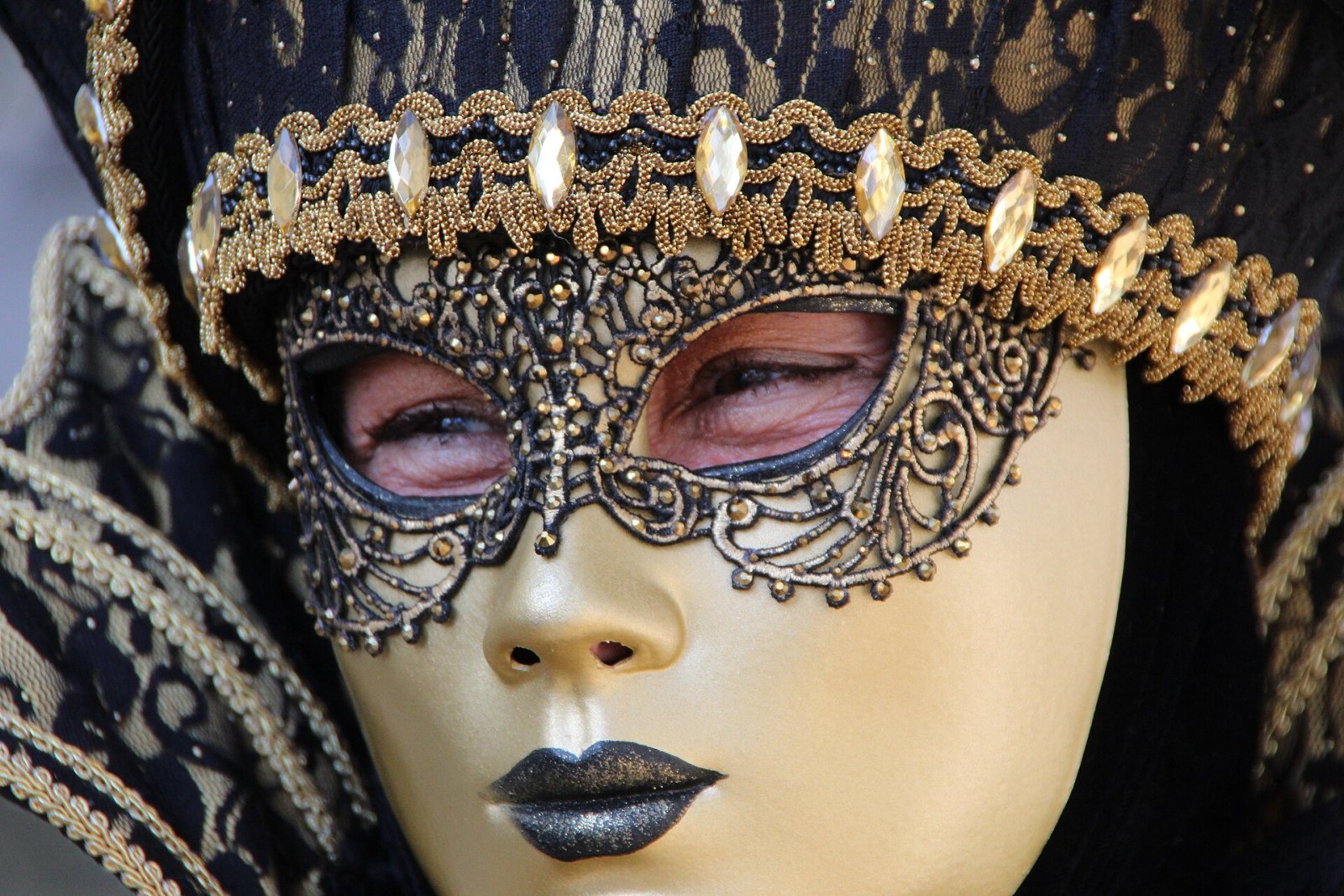 A guest in an ornate feathered masquerade mask